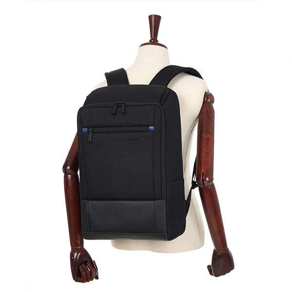 hard samsonite suitcase
